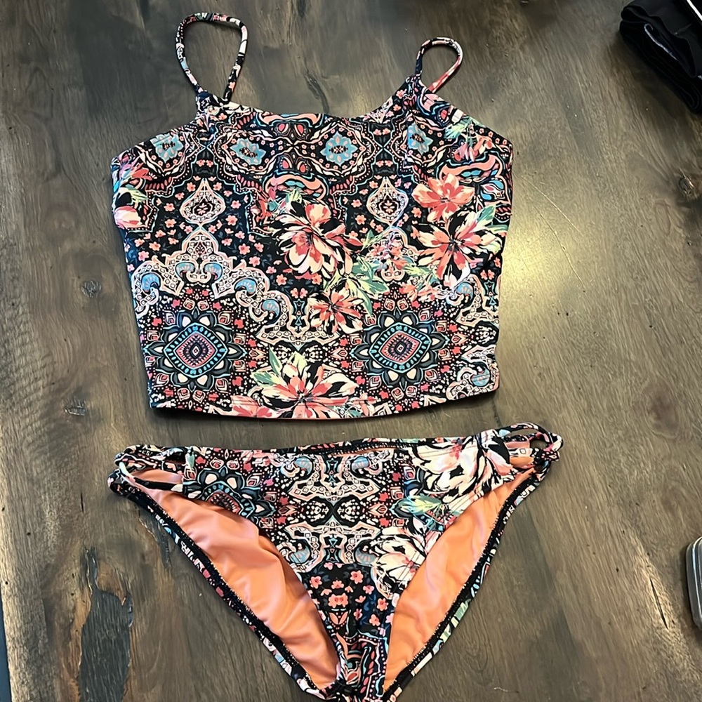 O’Neill bathing suit. Girls size 12. EUC.